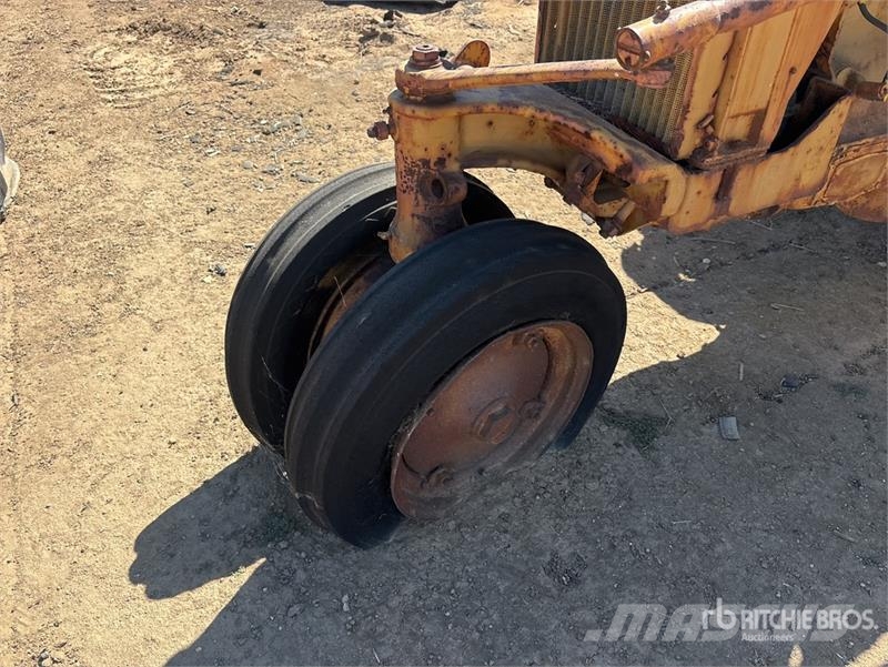 CASE CC 2WD Tractor Traktori