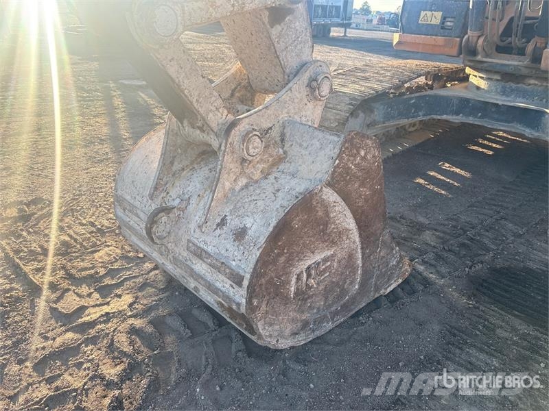 CASE CX250C Tracked Excavator Kāpurķēžu ekskavatori