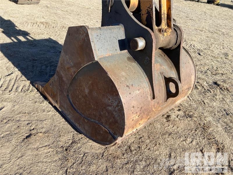 CASE CX250D Tracked Excavator Escavatori cingolati