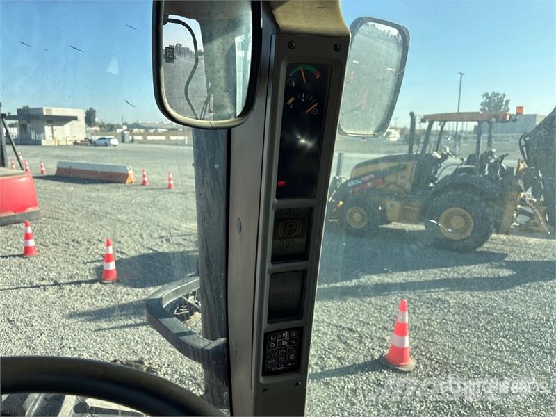 Case IH 240 4WD Tractor الجرارات
