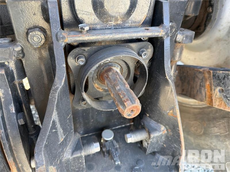 Case IH Farmall 80N 4WD Tractor Traktory