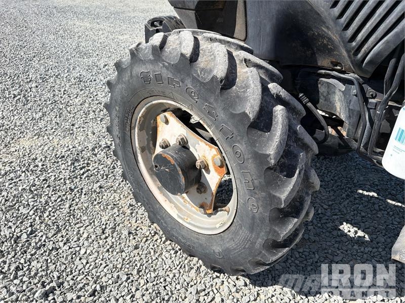 Case IH Farmall 80N 4WD Tractor Traktory