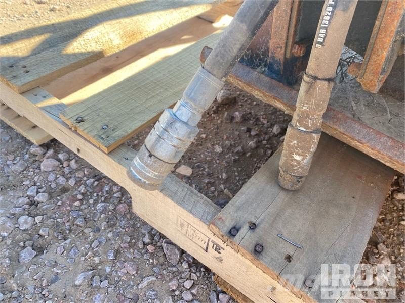 CASE SC30T 19.5 in Plate Compactor Attachment دكاكات أفقية