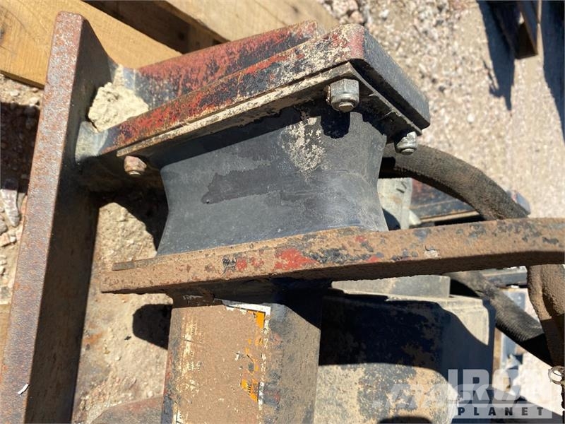 CASE SC30T 19.5 in Plate Compactor Attachment دكاكات أفقية
