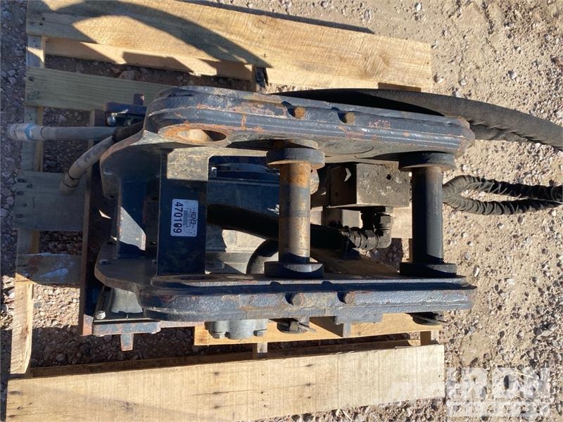 CASE SC30T 19.5 in Plate Compactor Attachment دكاكات أفقية