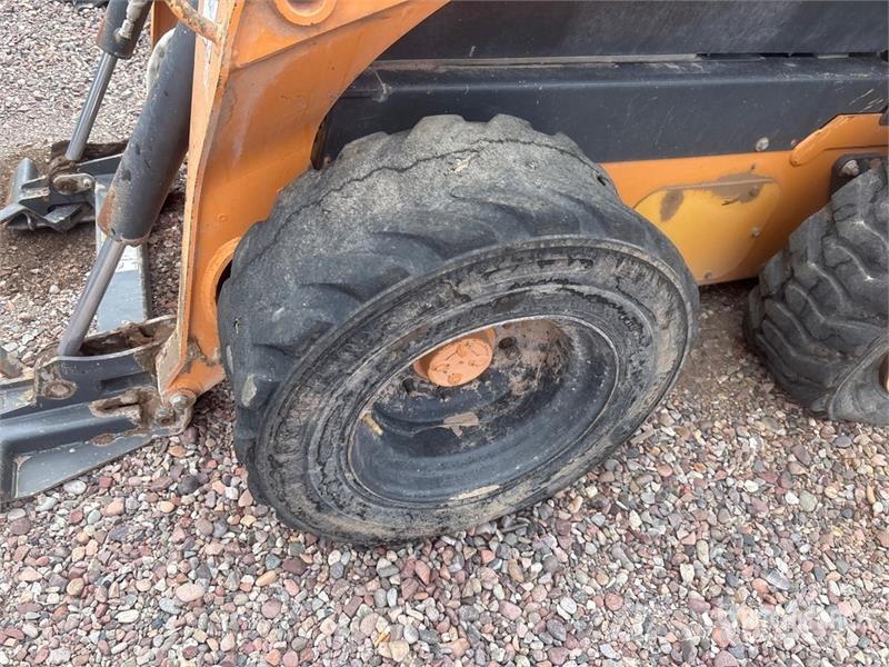 CASE SR200 Skid steer mini nakladalci