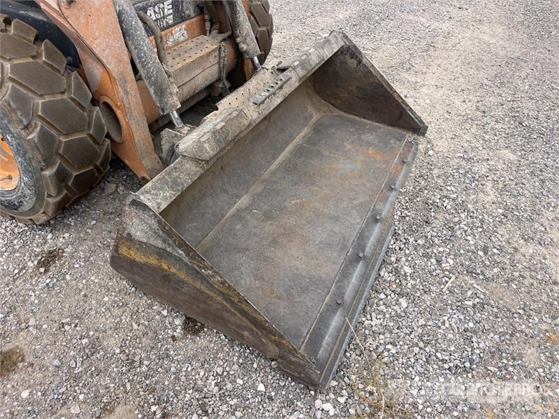 CASE SR250 Мини товарачи
