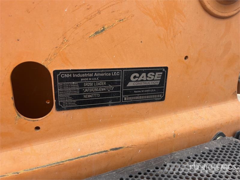 CASE SR250 Мини товарачи
