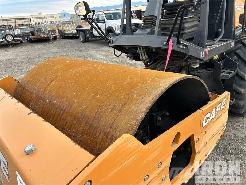 CASE SV207E 66" Smooth Drum Compactor Padfoot Drum Comp Single drum rollers
