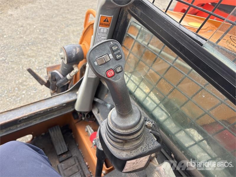 CASE TR310B Šmykom riadené nakladače