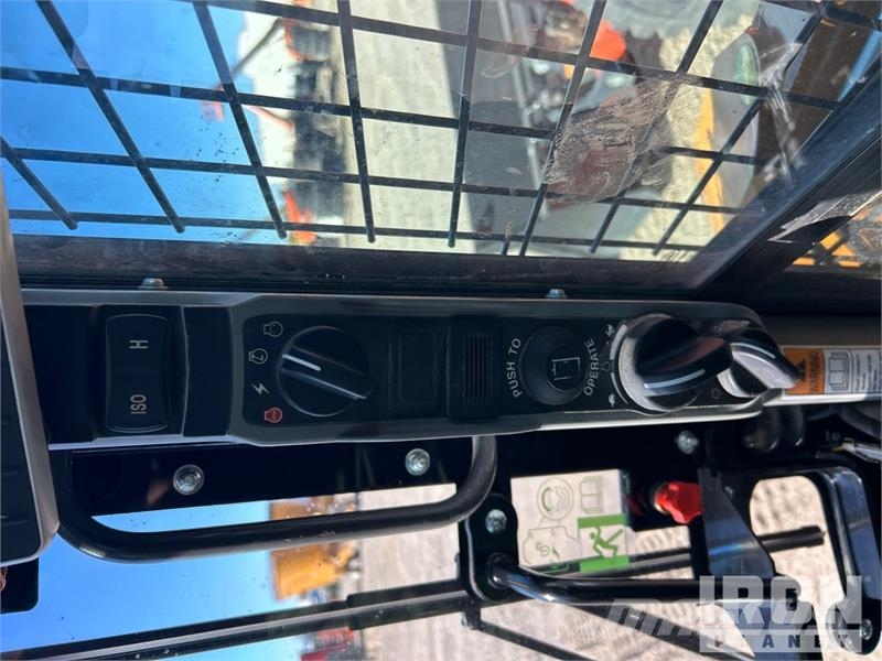 CASE TV450B لوادر انزلاقية التوجيه