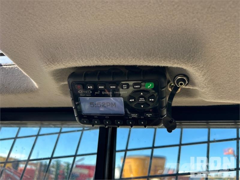 CASE TV450B لوادر انزلاقية التوجيه