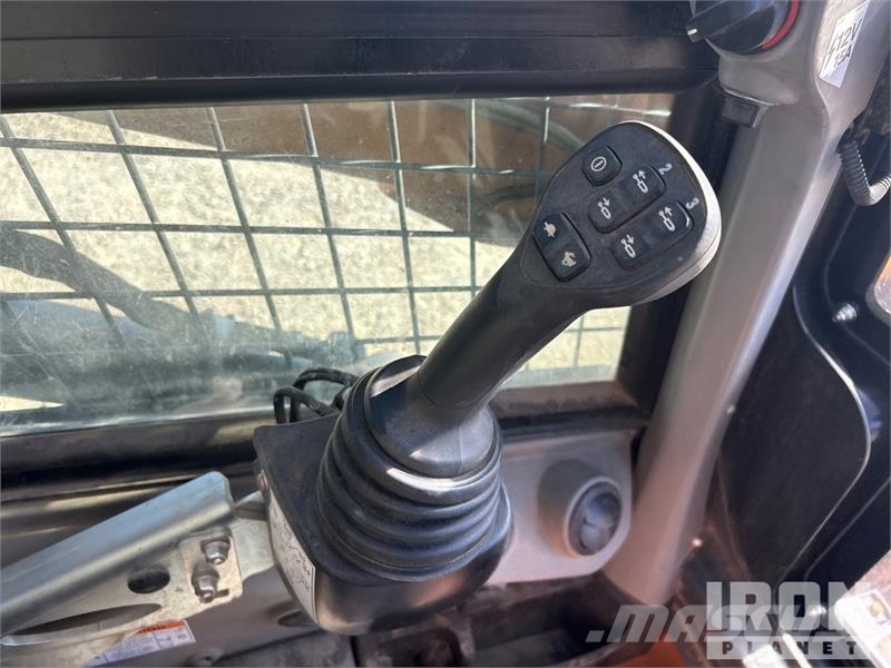 CASE TV450B لوادر انزلاقية التوجيه