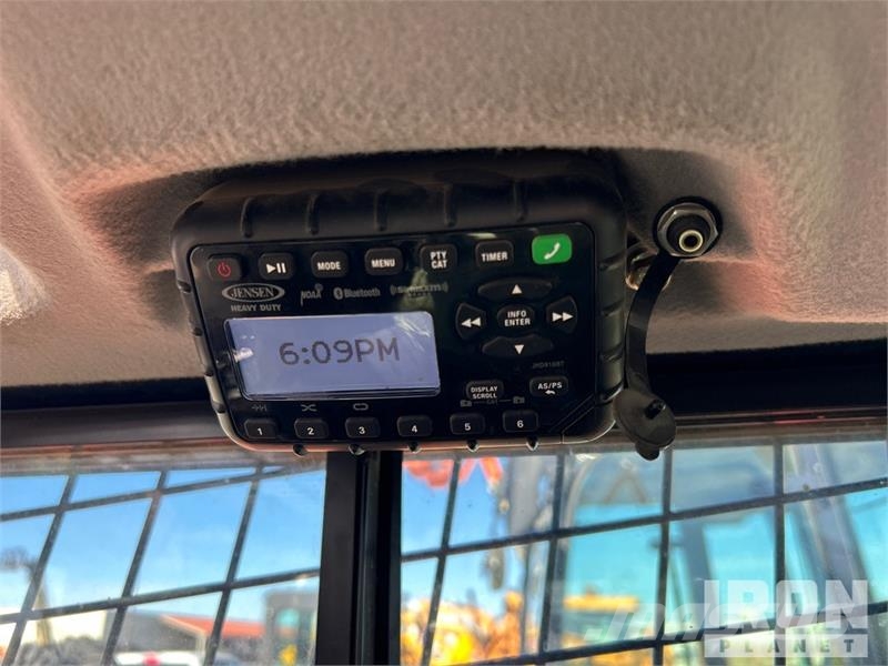 CASE TV450B لوادر انزلاقية التوجيه