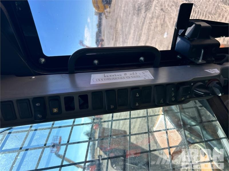 CASE TV450B لوادر انزلاقية التوجيه