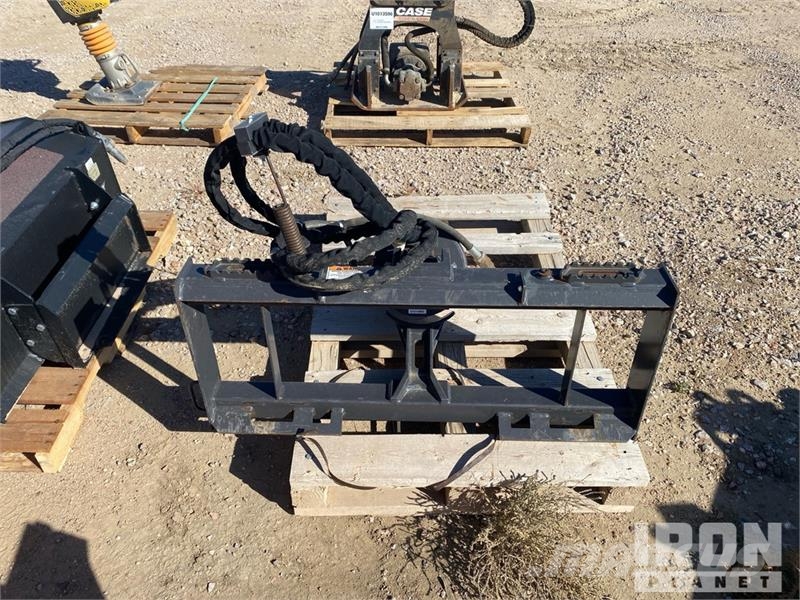 CASE X1975 Skid Steer Auger ドリル