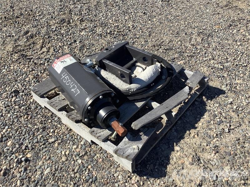 CASE X5075 Auger Attachment Taladros