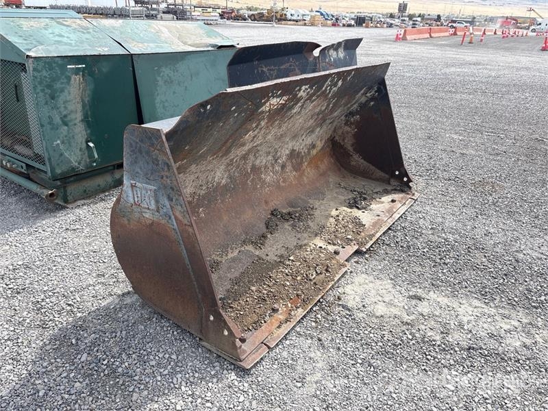 CAT 100 in Wheel Loader Bucket Baldes
