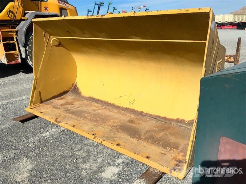 CAT 115 in Wheel Loader Bucket Baldes
