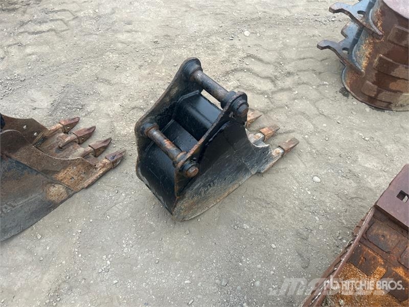CAT 12 in Digging Excavator Bucket - Fits Cat 305.5ECR 挖斗