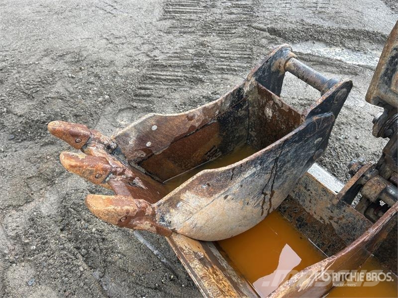 CAT 12 in Digging Excavator Bucket - Fits Cat 305.5ECR Baldes
