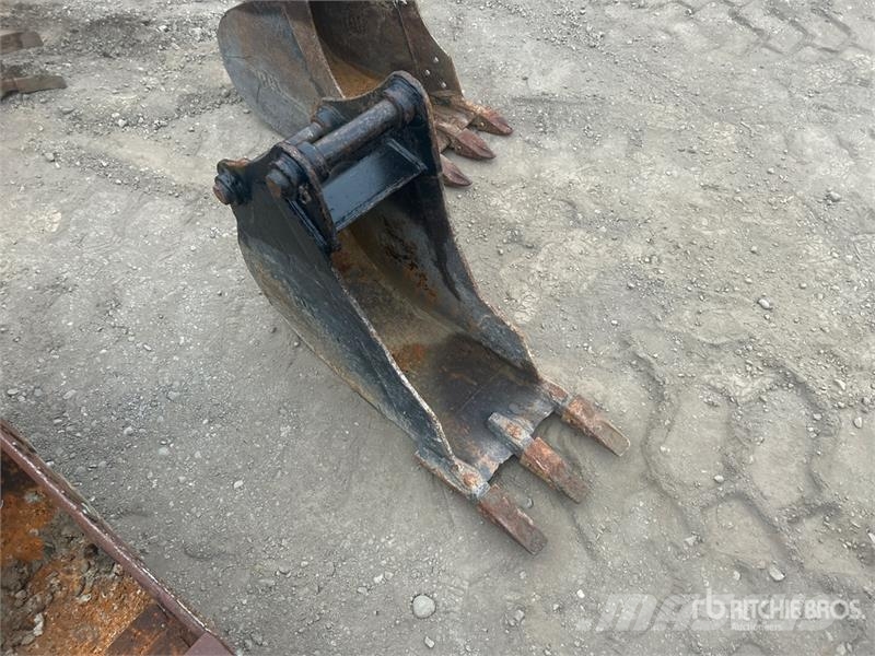 CAT 12 in Digging Excavator Bucket - Fits Cat 305.5ECR 挖斗
