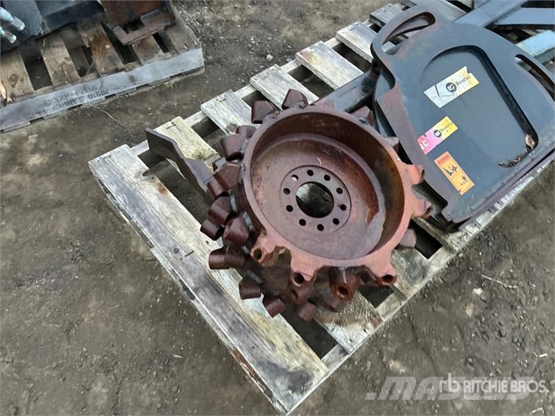 CAT 12 in Skid Steer Planer (Inoperable) Other components