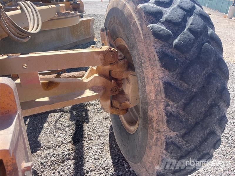 CAT 140M2 Motor Grader معدات تمهيد الطرق