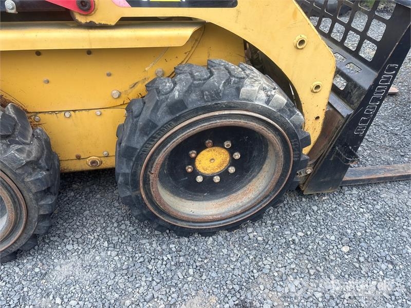 CAT 226B2 Schrankladers