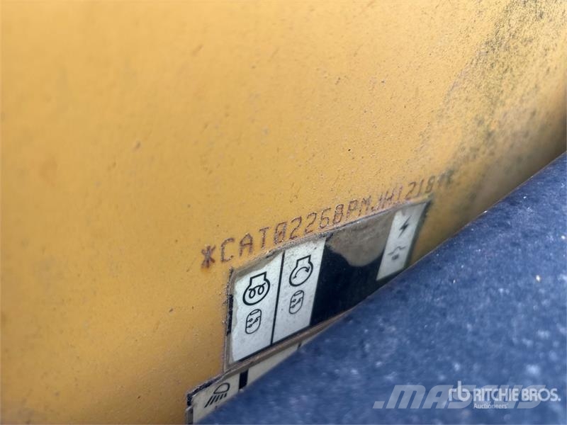 CAT 226B2 Schrankladers