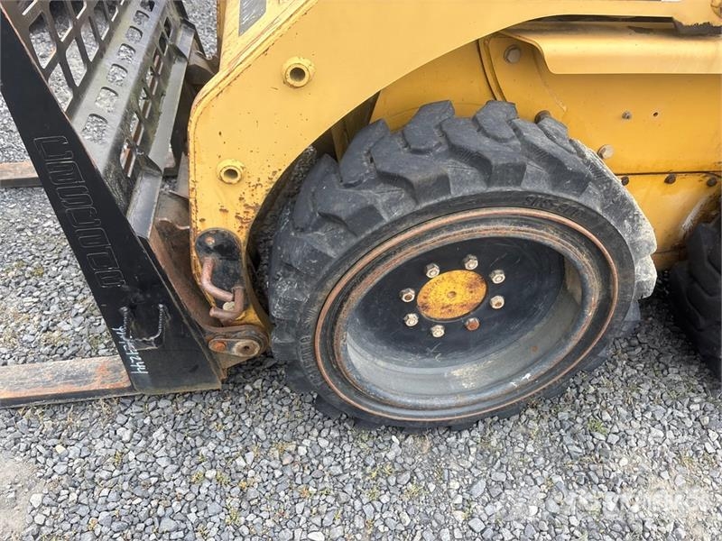 CAT 226B2 Schrankladers