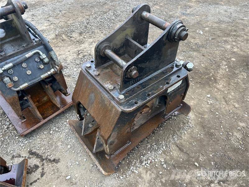 CAT 23 in Plate Compactor Attachment - Fits Cat 420D Placas compactadoras