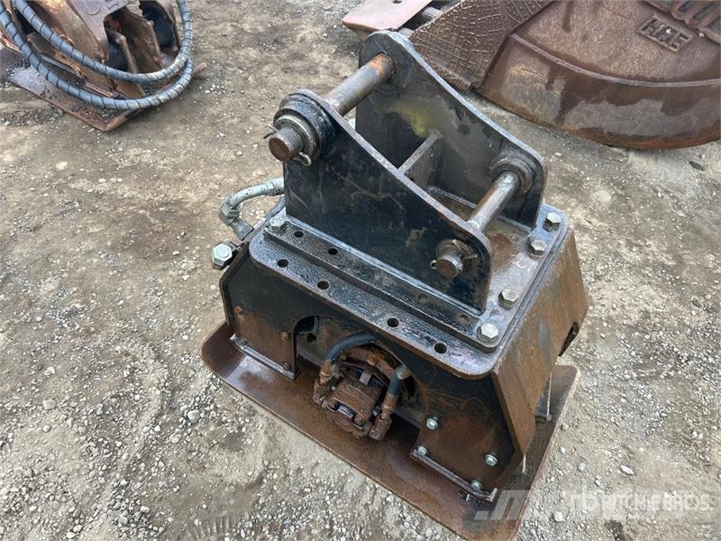 CAT 23 in Plate Compactor Attachment - Fits Cat 420D Placas compactadoras