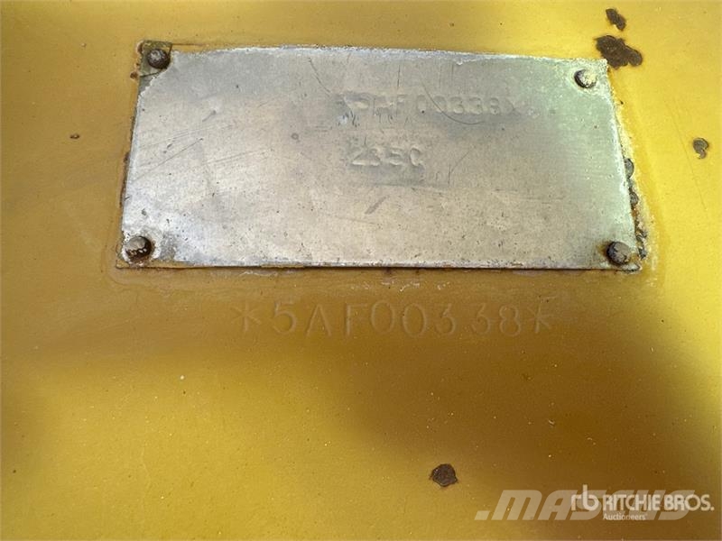 CAT 235C Lánctalpas kotrók
