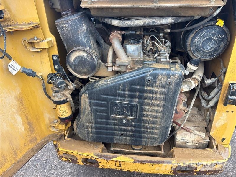 CAT 236B3 Skid Steer Loader Lietoti riteņu kompaktiekrāvēji