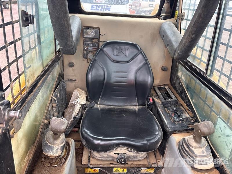 CAT 236B3 Skid Steer Loader Lietoti riteņu kompaktiekrāvēji