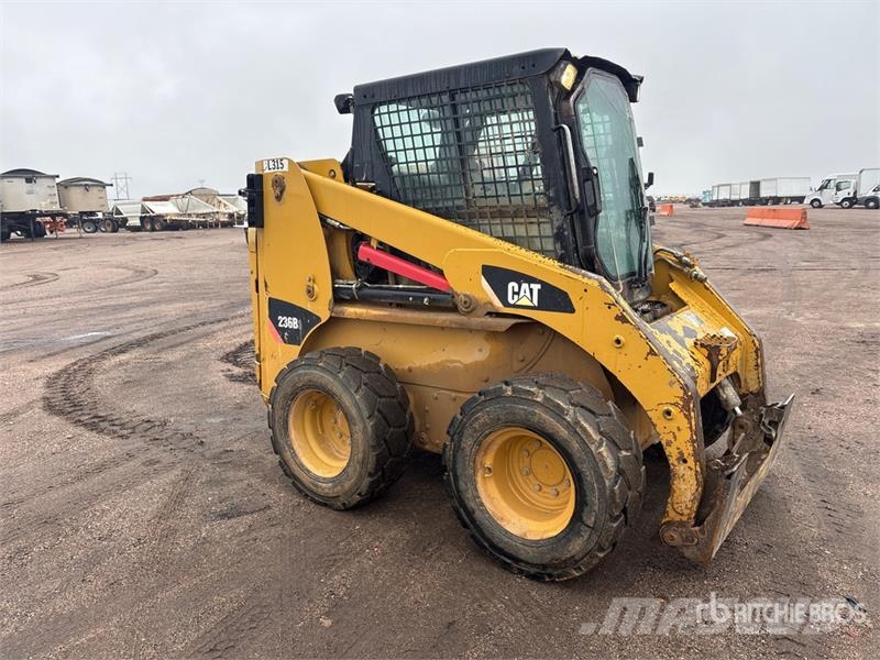 CAT 236B3 Skid Steer Loader Lietoti riteņu kompaktiekrāvēji