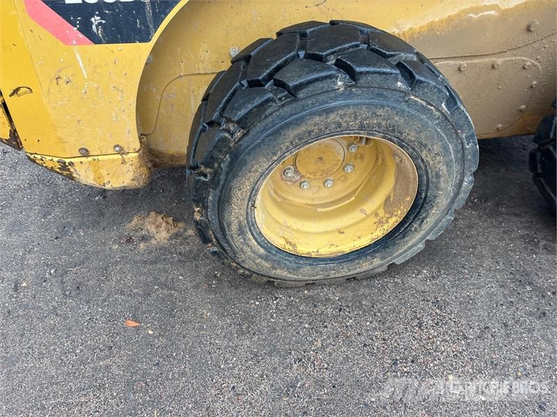 CAT 236B3 Skid Steer Loader Lietoti riteņu kompaktiekrāvēji