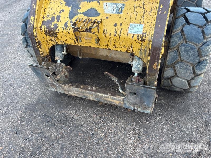 CAT 236B3 Skid Steer Loader Lietoti riteņu kompaktiekrāvēji