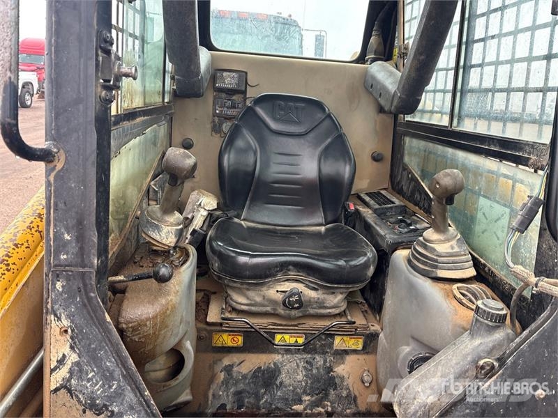 CAT 236B3 Skid Steer Loader Lietoti riteņu kompaktiekrāvēji
