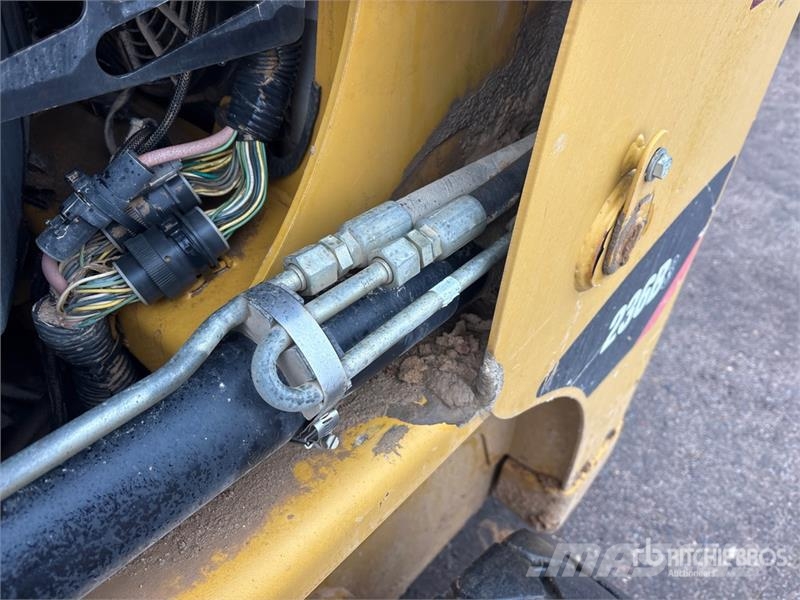 CAT 236B3 Skid Steer Loader Lietoti riteņu kompaktiekrāvēji