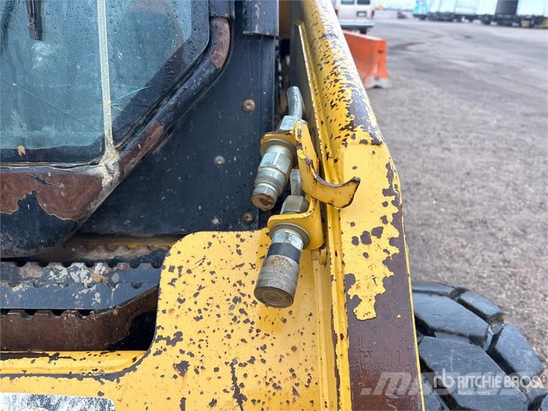 CAT 236B3 Skid Steer Loader Lietoti riteņu kompaktiekrāvēji