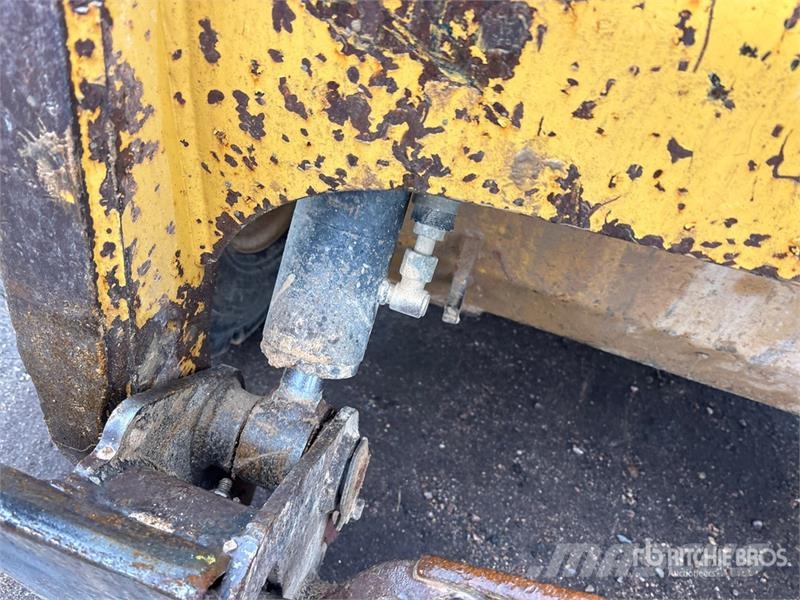 CAT 236B3 Skid Steer Loader Lietoti riteņu kompaktiekrāvēji