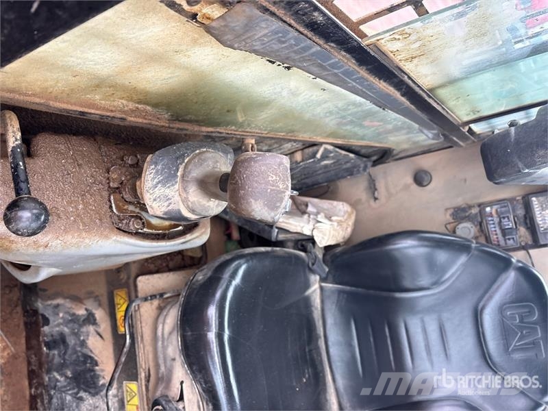 CAT 236B3 Skid Steer Loader Lietoti riteņu kompaktiekrāvēji