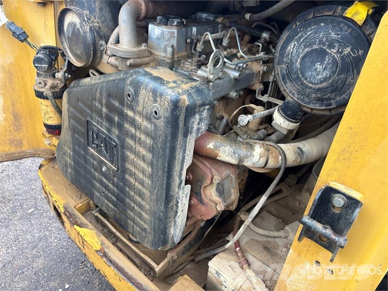 CAT 236B3 Skid Steer Loader Lietoti riteņu kompaktiekrāvēji