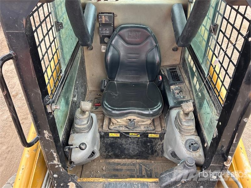 CAT 236B3 Two-Speed Skid Steer Loader Minilæsser - skridstyret