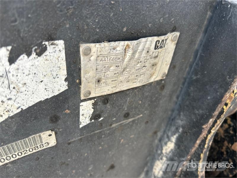 CAT 236D لوادر انزلاقية التوجيه