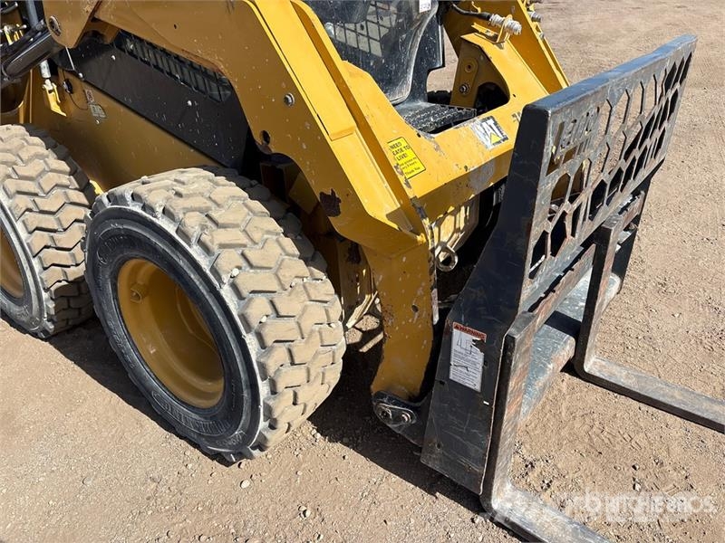 CAT 236D Kompaktlaadurid