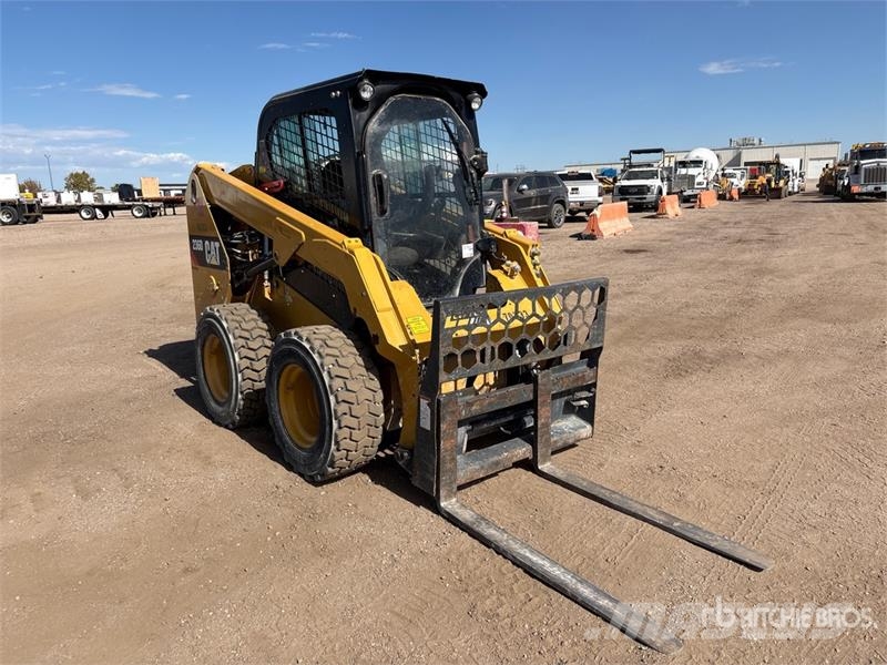 CAT 236D Kompaktlaadurid