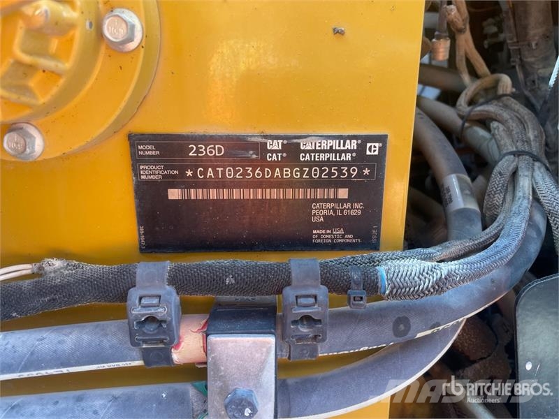 CAT 236D Kompaktlaadurid
